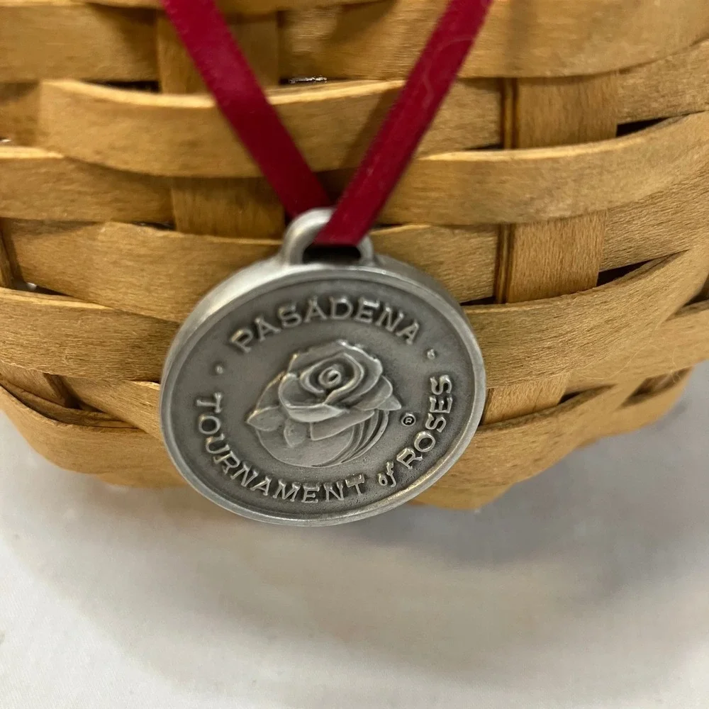 Longaberger 2004 Pasadena Tournament of Roses Basket Carved Lid Handwoven Rustic